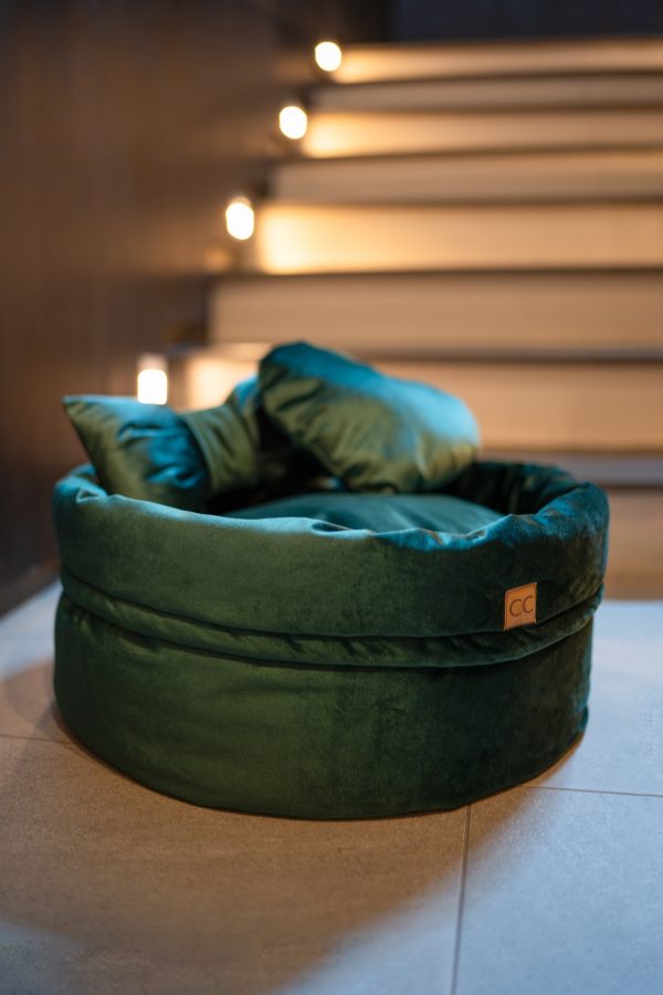 Luxe velvet hondenmand set groen speelgoedmand sierkussens