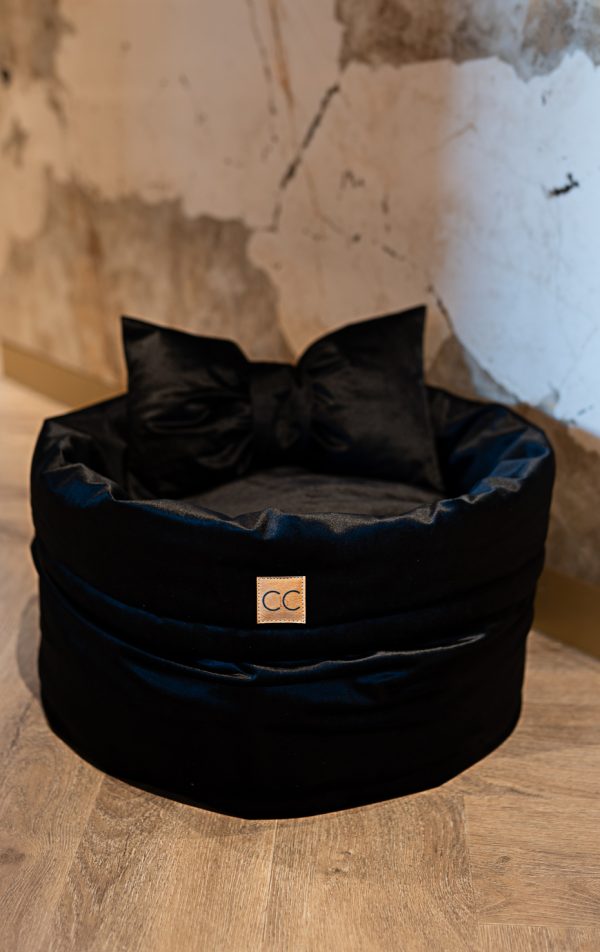 Luxe velvet hondenmand zwart sierkussen strik